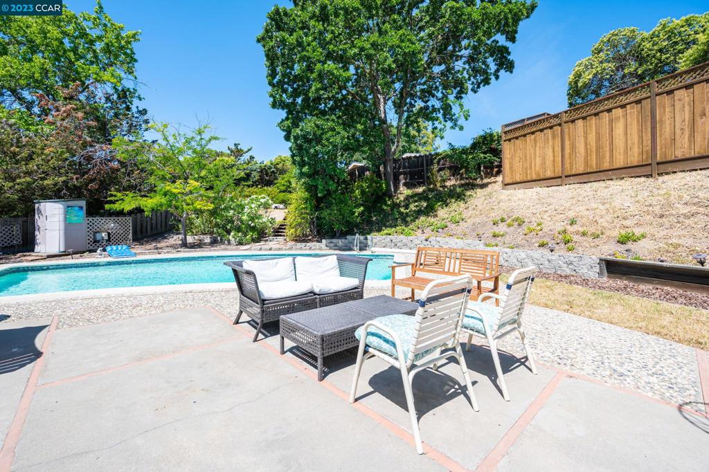 LARKEYAREA - Residential Lease