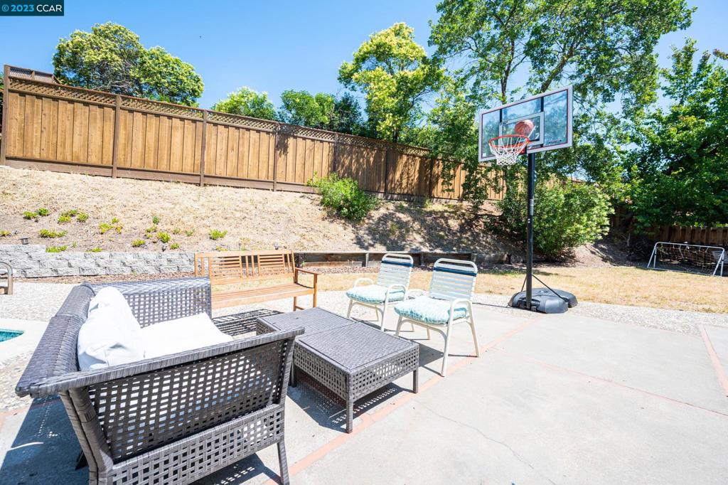 LARKEYAREA - Residential Lease