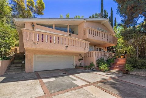 Photo of 3540 N Knoll Drive, Los Angeles, CA 90068 (MLS # SR25168343)