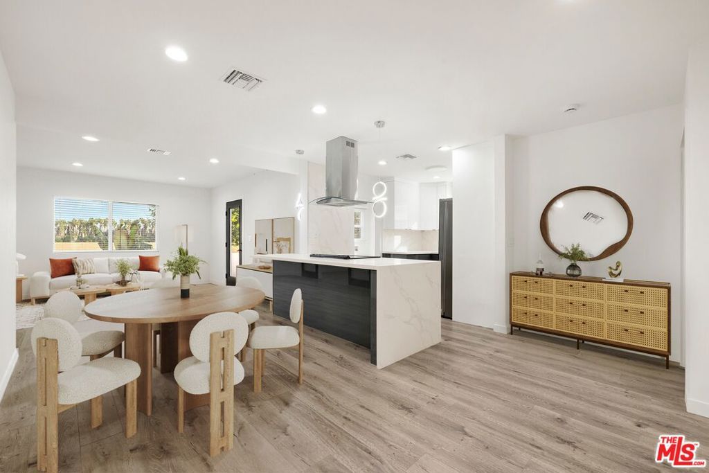 Photo of 6160 Shoshone Avenue, Encino, CA 91316 (MLS # 26651091)