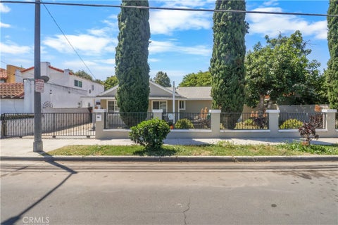 Photo of 46 W Pleasant ST, Long Beach, CA 90805 (MLS # PW26110174)