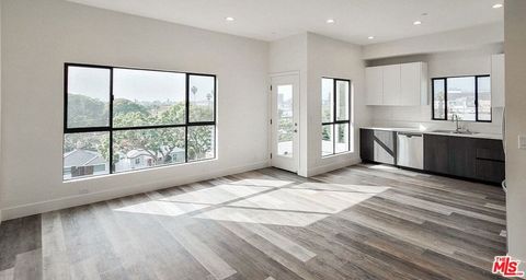 Tiny photo for 2465 Purdue Avenue #PH 3, Los Angeles, CA 90064 (MLS # 26652383)