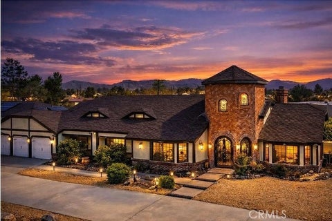 Photo of 13889 Olathe Road, Apple Valley, CA 92307 (MLS # CV26147601)