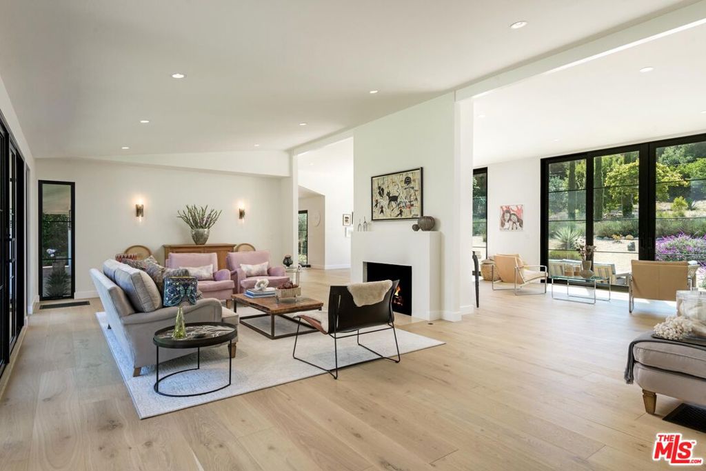 939 Las Palmas Drive