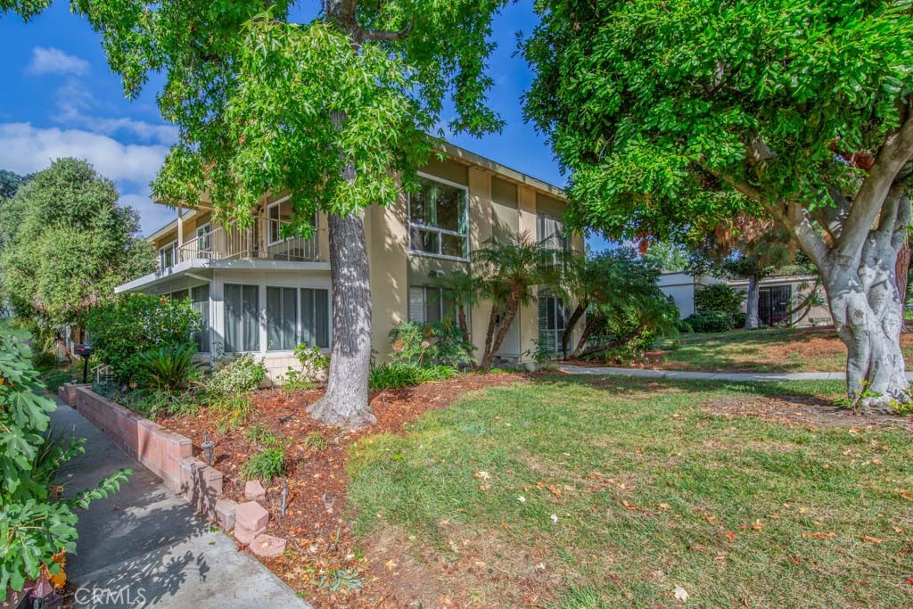 Welcome to 211 Avenida Majorca, a charming treetop home located in the desirable Laguna Woods Community. This Cadiz model has 1 bedroom and 1 bathroom, making it ideal for individuals or a couples seeking a very comfortable abode. You will be greeted by beautiful trees and greenbelt views that provide a serene and tranquil setting.
The home features Tile/wood flooring throughout, as well as Dual Pane the kitchen has a newer refrigerator, tile counter tops , pretty backsplash .
Move In Ready