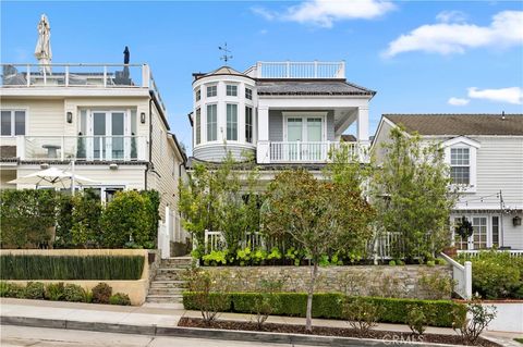 Photo of 718 1/2 Poinsettia Ave, Corona Del Mar, CA 92625 (MLS # NP26003339)