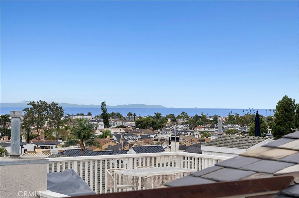 Photo of 718 1/2 Poinsettia Ave, Corona Del Mar, CA 92625 (MLS # NP26003339)