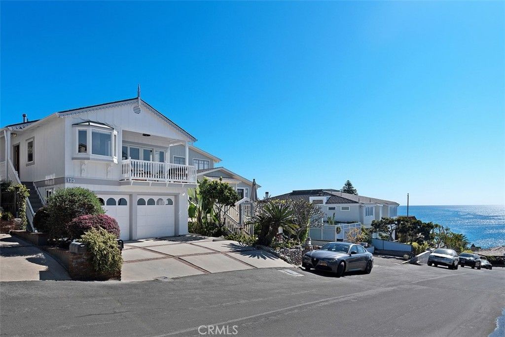 Photo of 135 Sunset Terrace Ter, Laguna Beach, CA 92651 (MLS # LG26047068)