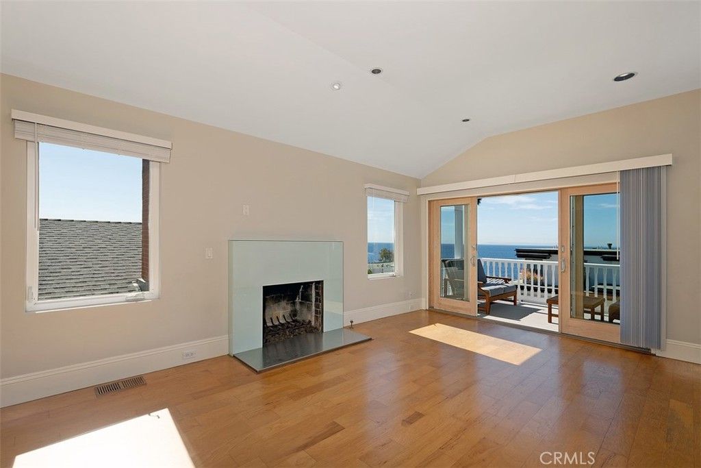 Photo of 135 Sunset Terrace Ter, Laguna Beach, CA 92651 (MLS # LG26047068)