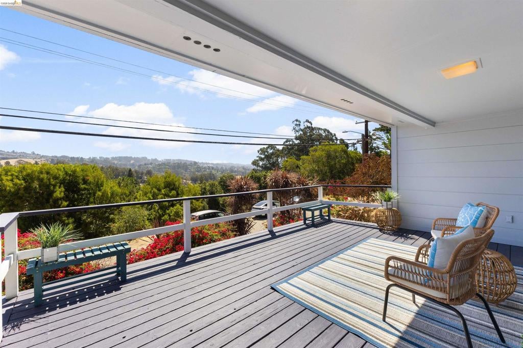 8019 Sterling Dr DR, Oakland CA 94605