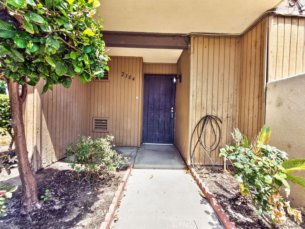 1381 S Walnut 2304