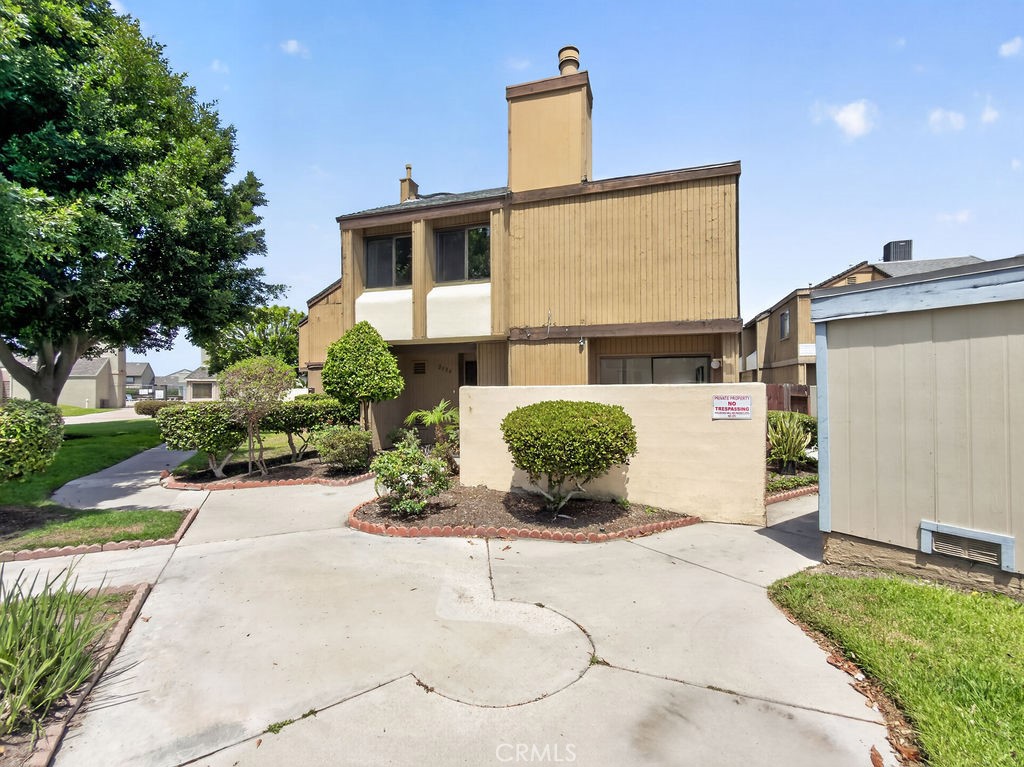 1381 S Walnut 2304