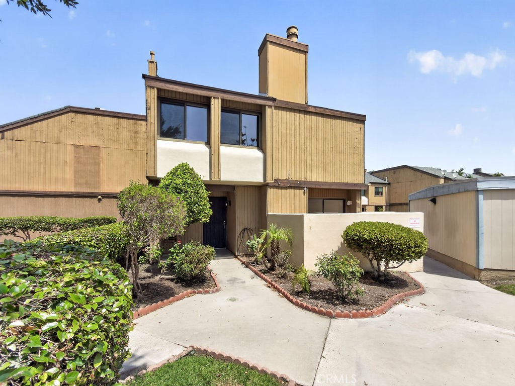 1381 S Walnut 2304