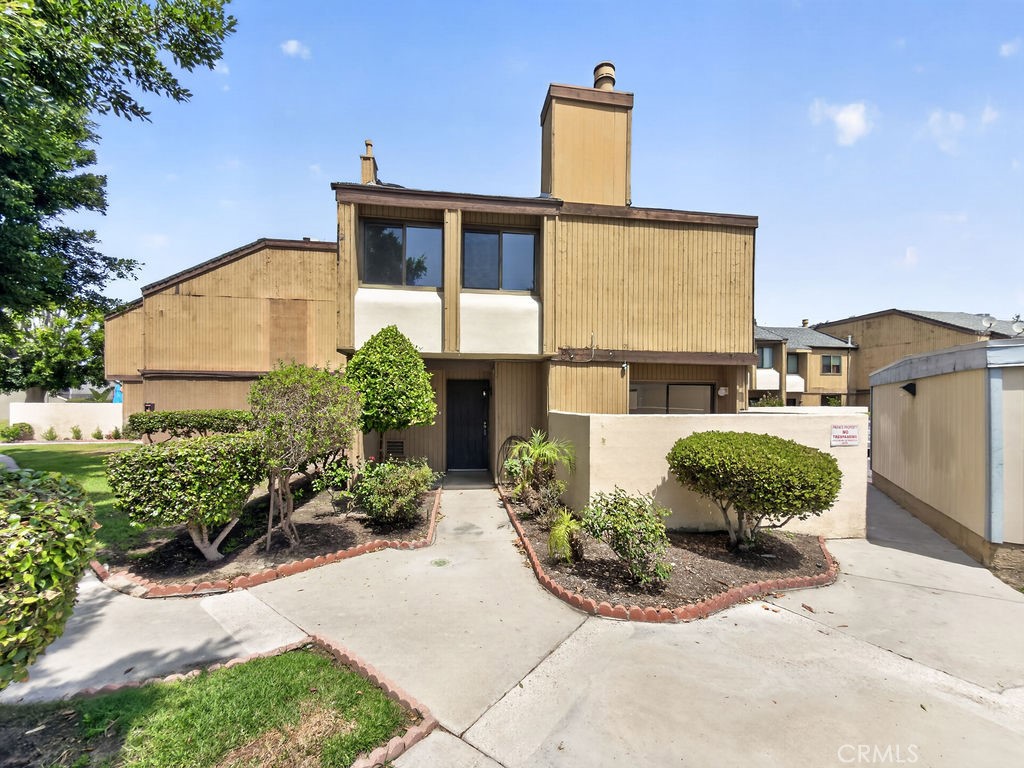 1381 S Walnut 2304