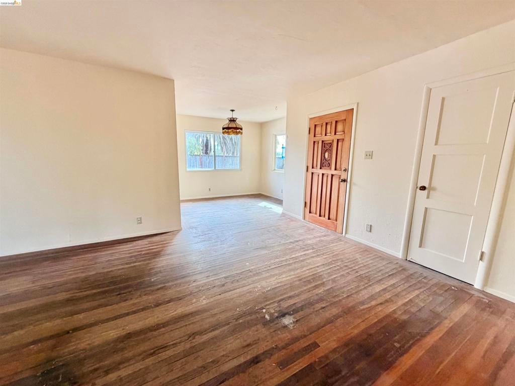 123 Horn Ave