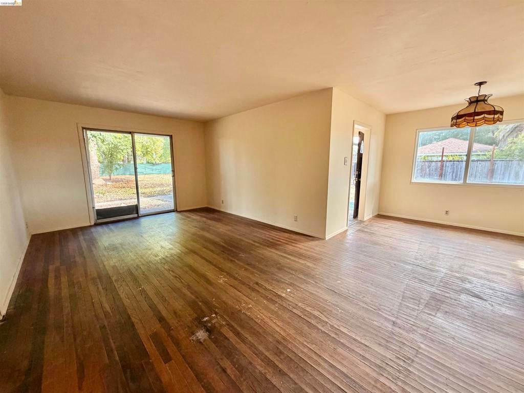 123 Horn Ave