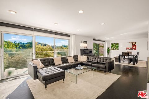 Photo of 2388 Kimridge Road, Beverly Hills, CA 90210 (MLS # 26656253)