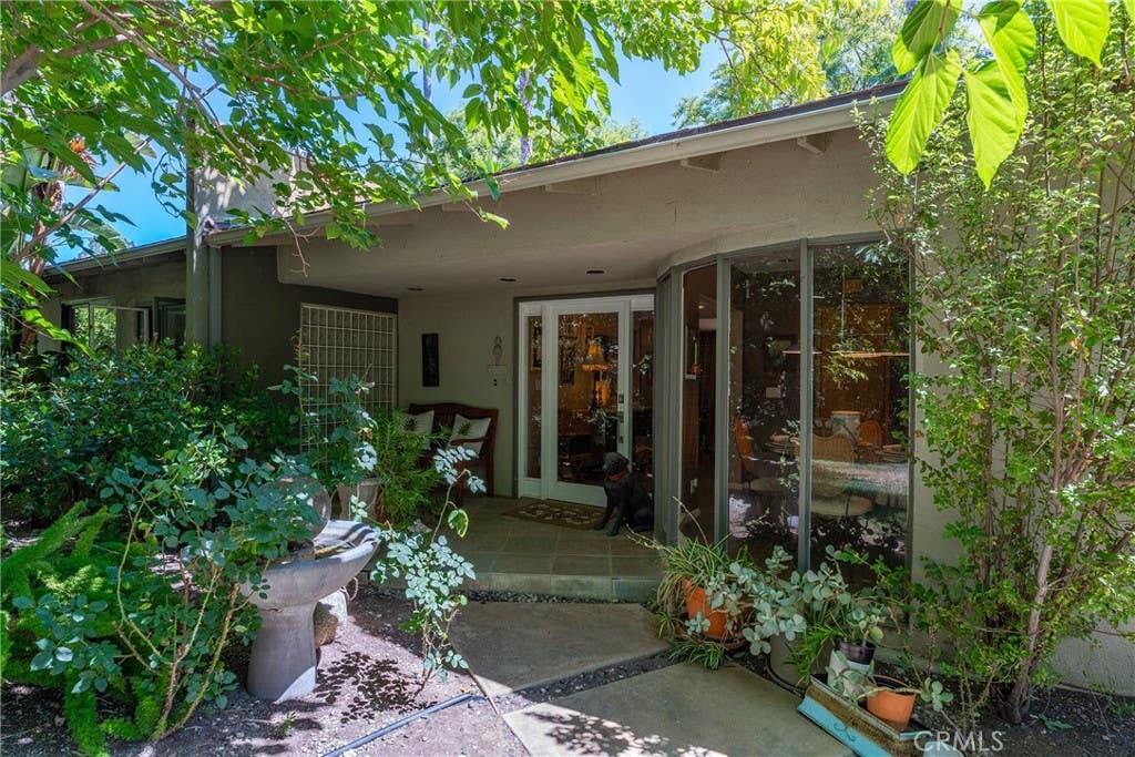 Photo of 4956 Hood Drive, Woodland Hills, CA 91364 (MLS # SR26153819)