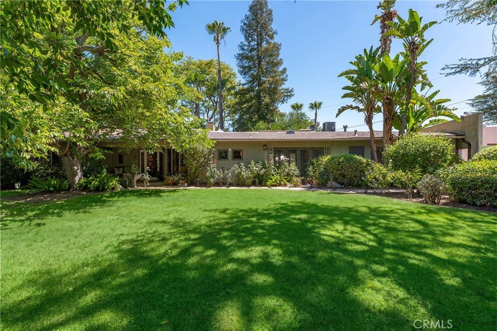 Photo of 4956 Hood Drive, Woodland Hills, CA 91364 (MLS # SR26153819)