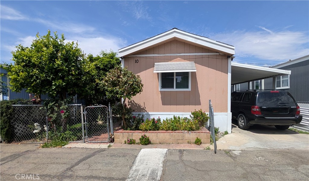 Beautiful Manufactured Home . 2 bedrooms, 1 Bathroom with laminated and tile flooring, walk in closets, laundry space, includes refrigerator, gas stove, Central air and heat. Recently replaced roof, water heater, and windows,bathroom sink, outside stairs both side, three parking space, located close to shooping stores, public transportation, restaurants and freeways. Schedule a showing today, you don't want to miss out on this home.
SELLER FINANCING AVAILABLE.