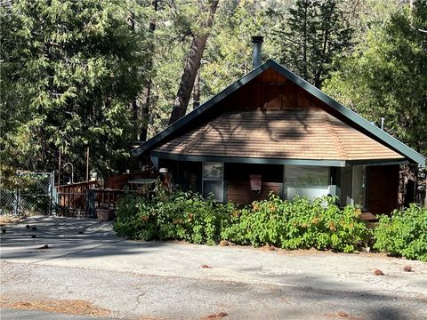 Photo of 1366 Laura St, Wrightwood, CA 92397 (MLS # HD26131583)
