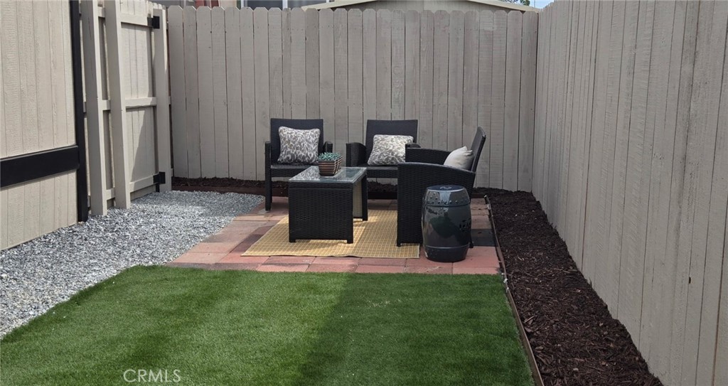 9080 Bloomfield Avenue 77