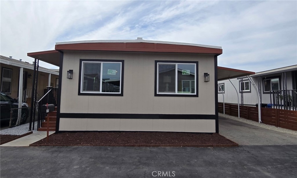 9080 Bloomfield Avenue 77