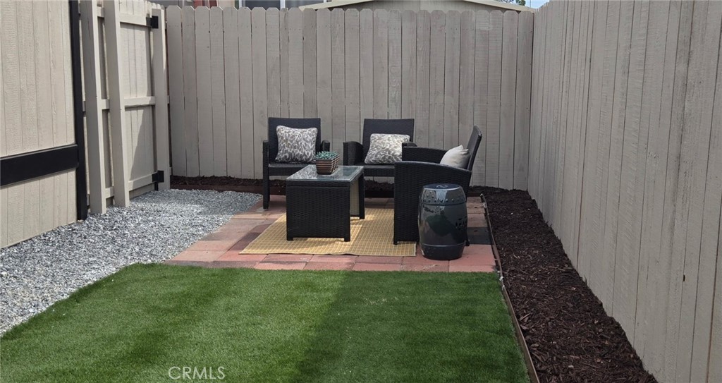 9080 Bloomfield Avenue 77