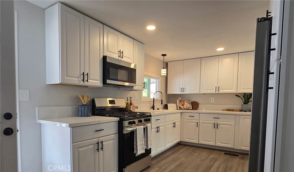 9080 Bloomfield Avenue 77