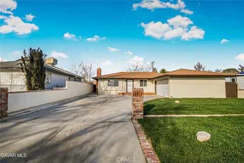 Photo of 45503 11th Street West St, Lancaster, CA 93534 (MLS # SR26177537)