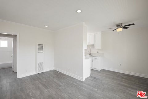 Photo of 2636 Kansas Avenue #9, Santa Monica, CA 90404 (MLS # 26104291)