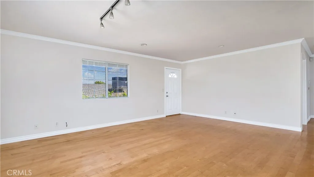 Gardena, California 90249, United States, 6 Bedrooms Bedrooms, ,4 BathroomsBathrooms,Residential,Active,161351