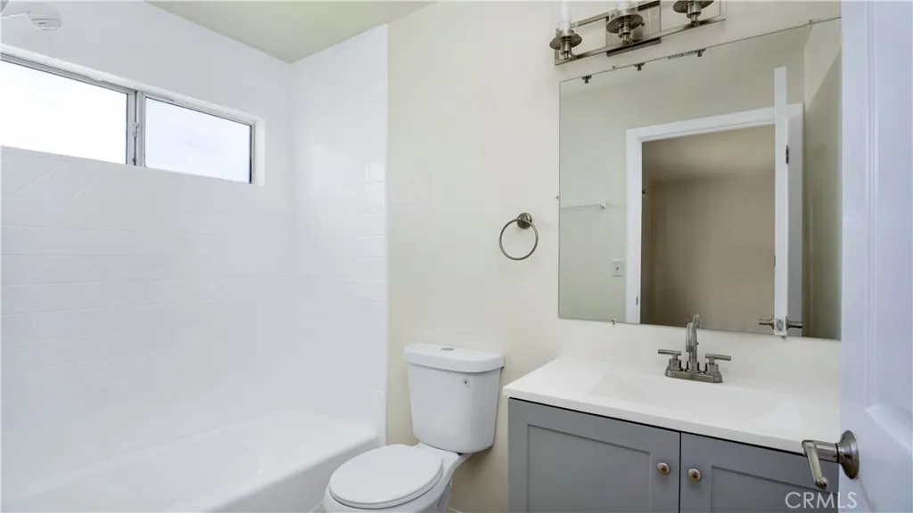 Gardena, California 90249, United States, 6 Bedrooms Bedrooms, ,4 BathroomsBathrooms,Residential,Active,161351