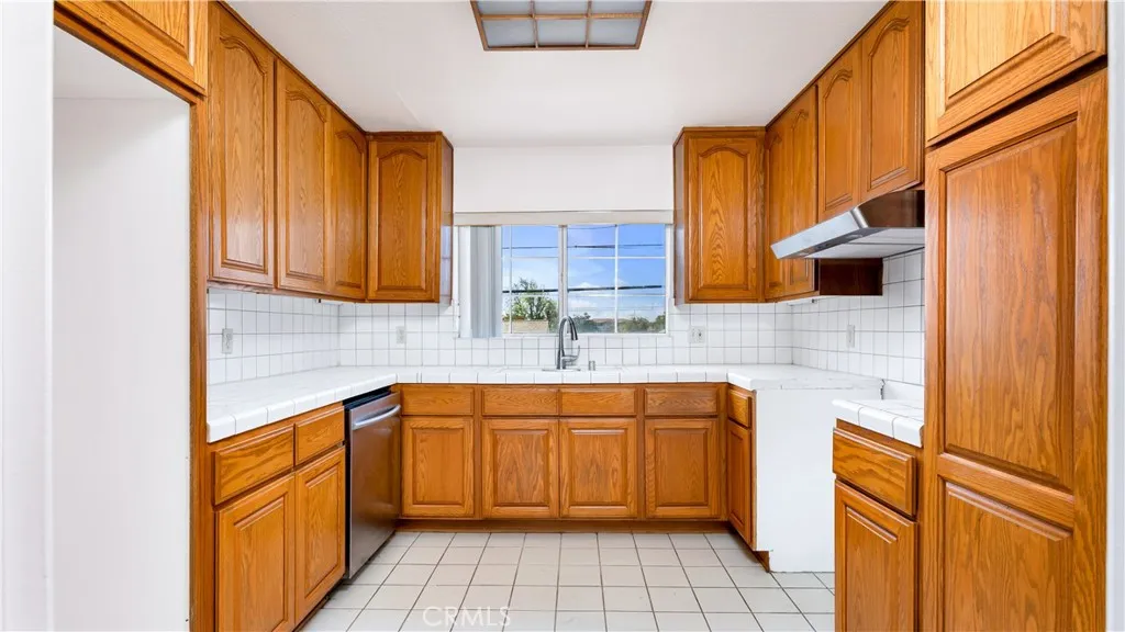 Gardena, California 90249, United States, 6 Bedrooms Bedrooms, ,4 BathroomsBathrooms,Residential,Active,161351