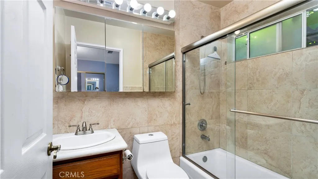 Gardena, California 90249, United States, 6 Bedrooms Bedrooms, ,4 BathroomsBathrooms,Residential,Active,161351