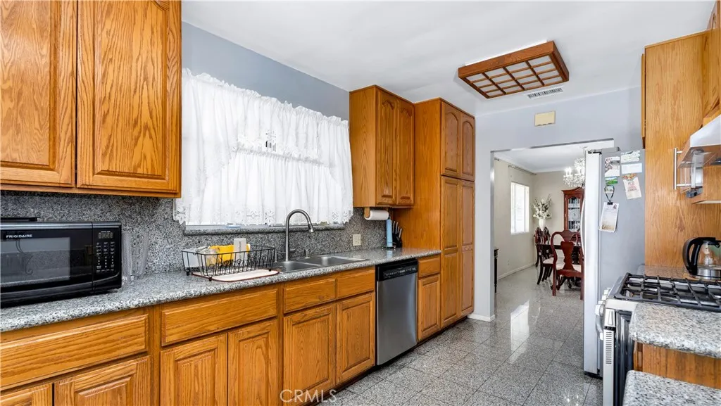 Gardena, California 90249, United States, 6 Bedrooms Bedrooms, ,4 BathroomsBathrooms,Residential,Active,161351