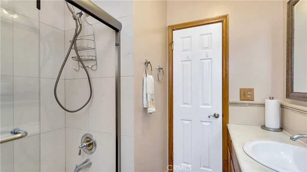 Gardena, California 90249, United States, 6 Bedrooms Bedrooms, ,4 BathroomsBathrooms,Residential,Active,161351