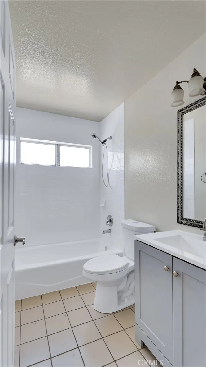 Gardena, California 90249, United States, 6 Bedrooms Bedrooms, ,4 BathroomsBathrooms,Residential,Active,161351