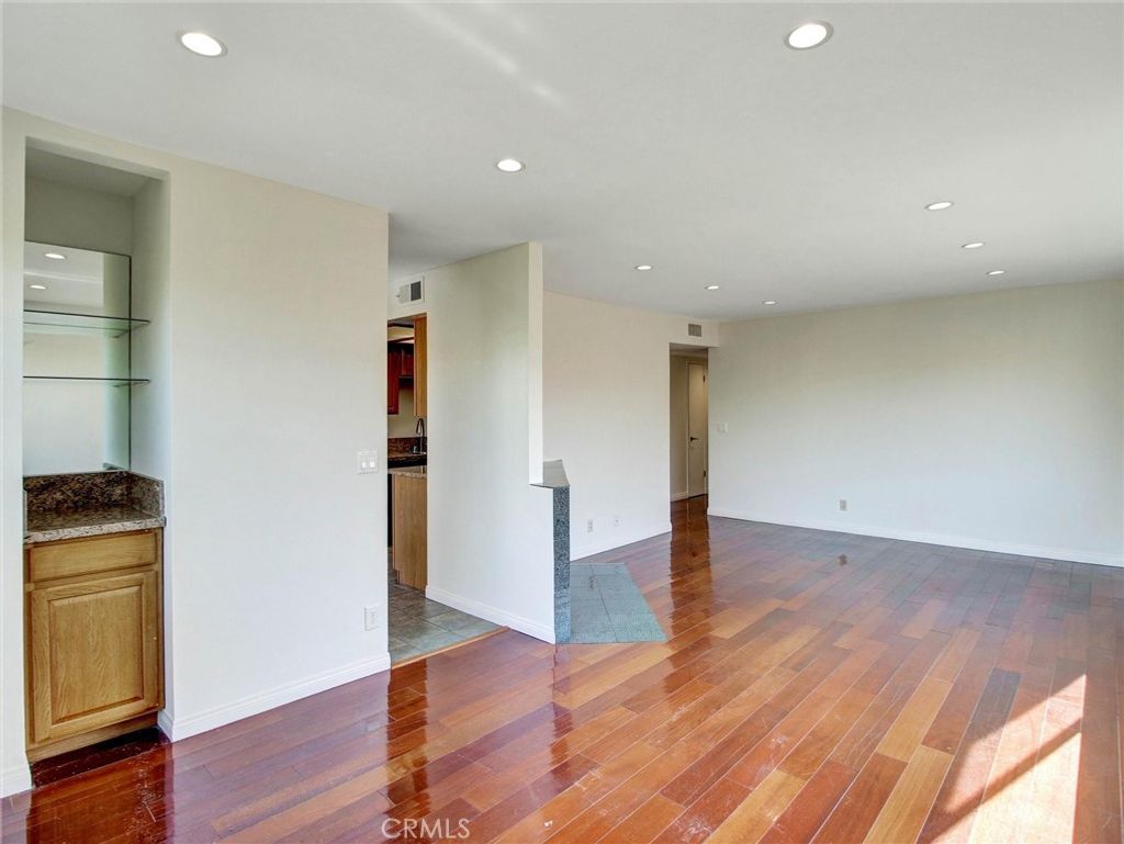 Photo of 1134 Campbell St #307, Glendale, CA 91207 (MLS # GD26082427)