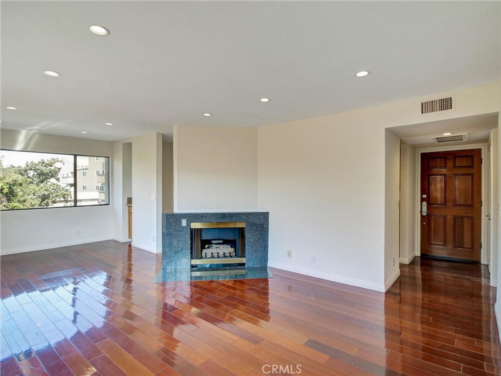 Photo of 1134 Campbell St #307, Glendale, CA 91207 (MLS # GD26082427)