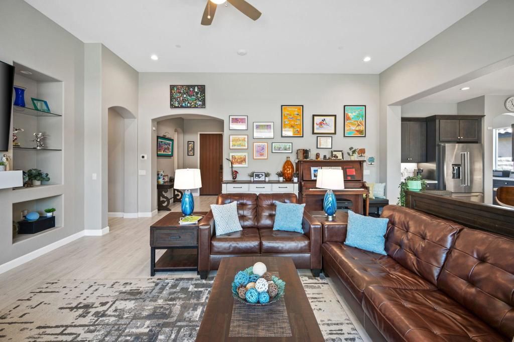 listing image 130724869201407419761