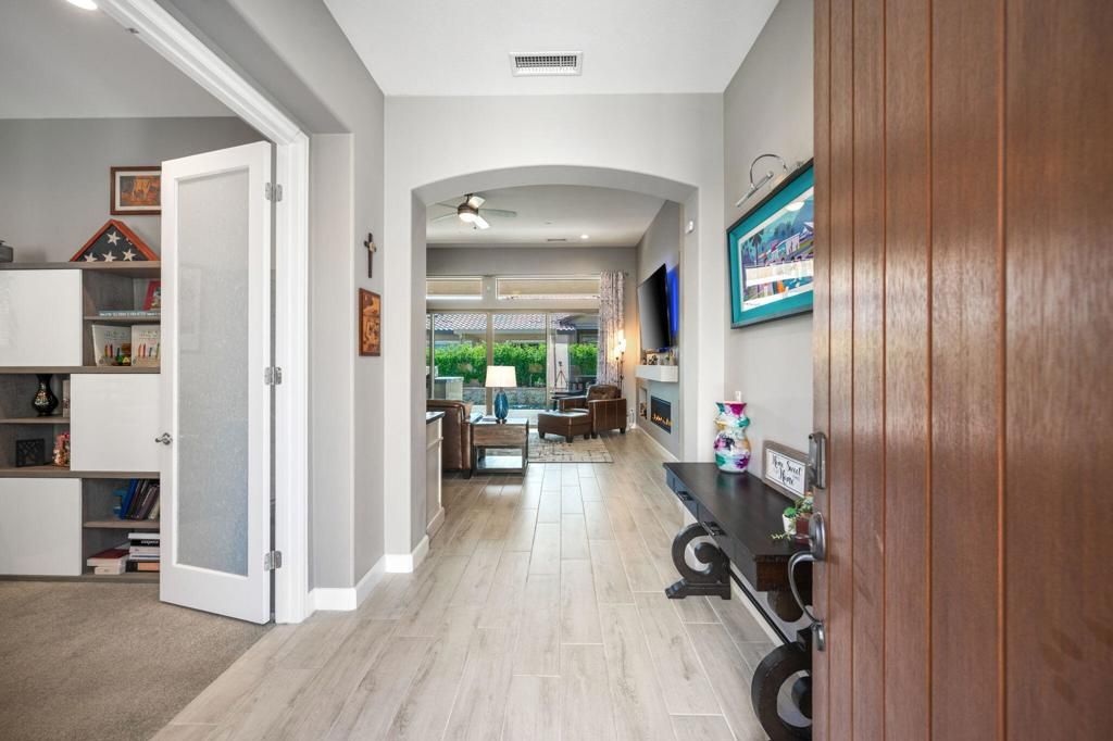 listing image 130729600674510359739