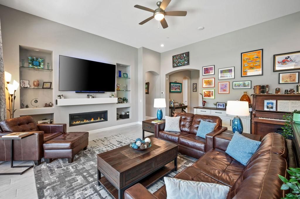 listing image 130722998520638919082