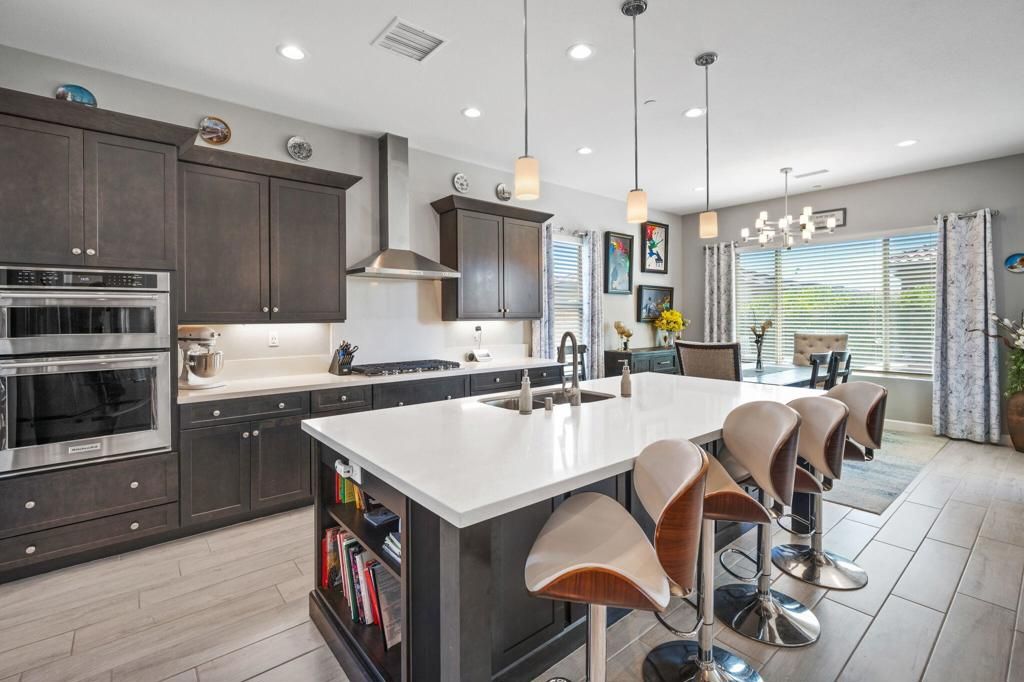 listing image 130724178681330312915