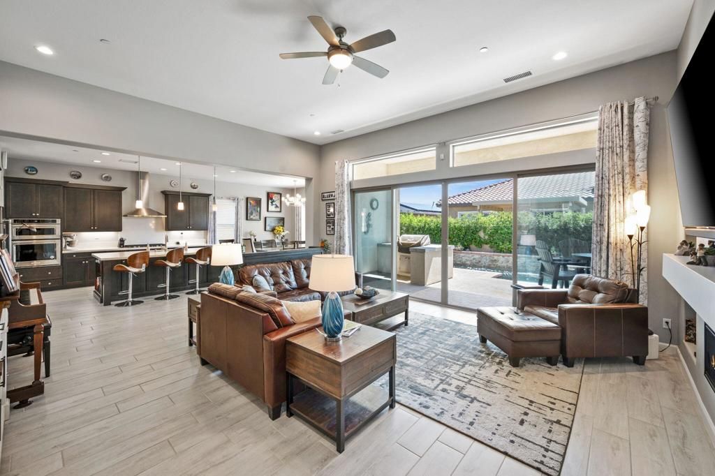 listing image 130729428559395022039
