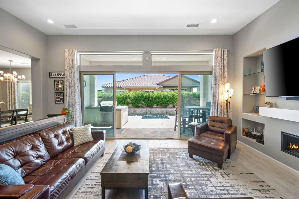 listing image 130721692172294659888