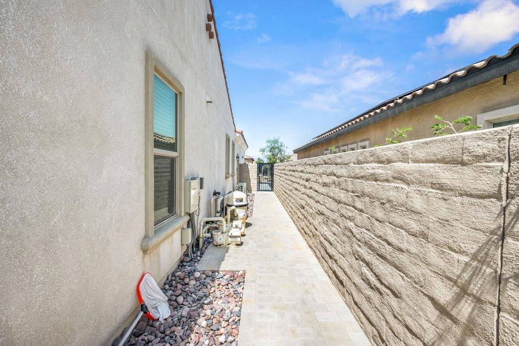 listing image 130726415307862927537