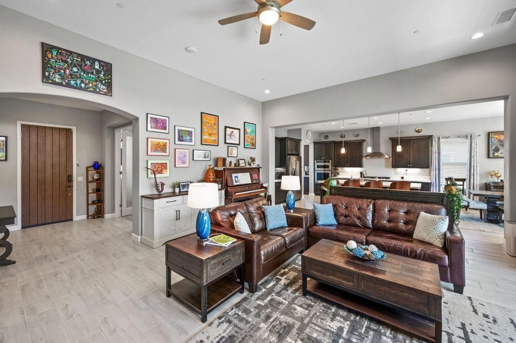 listing image 130722301794438037672