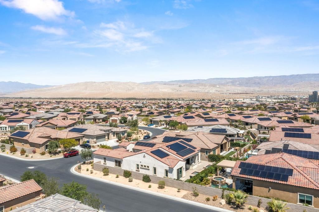 listing image 130729860599209373823