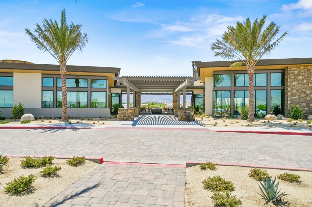 listing image 130726659595706213343